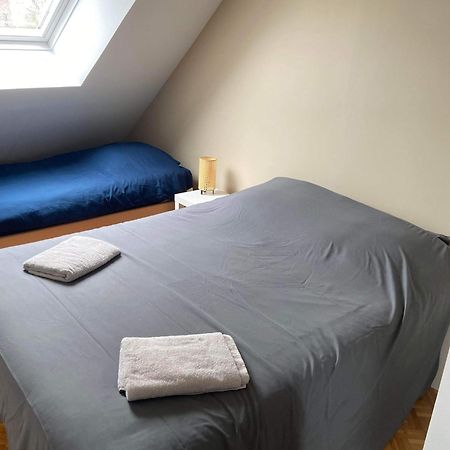 Anselme, F2 duplex avec cour commune et proche de la mer ,2 Ver-sur-Mer Extérieur photo