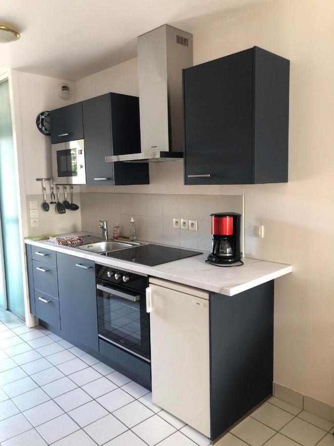 Anselme, F2 duplex avec cour commune et proche de la mer ,2 Ver-sur-Mer Extérieur photo