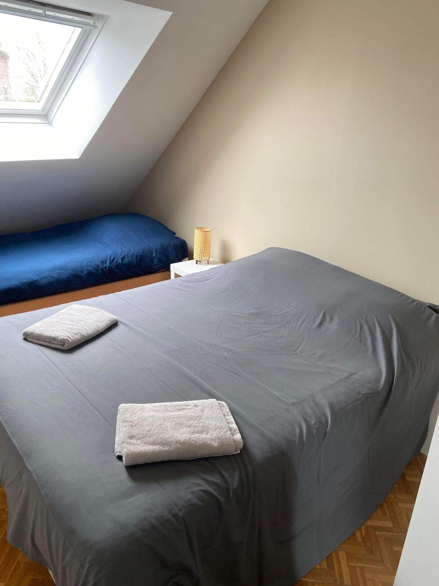 Anselme, F2 duplex avec cour commune et proche de la mer ,2 Ver-sur-Mer Extérieur photo